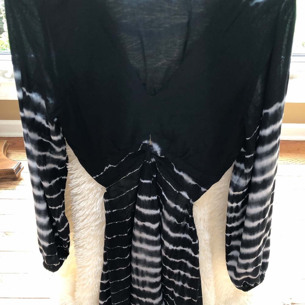 Surf Gypsy Black & White Tunic with Back Out